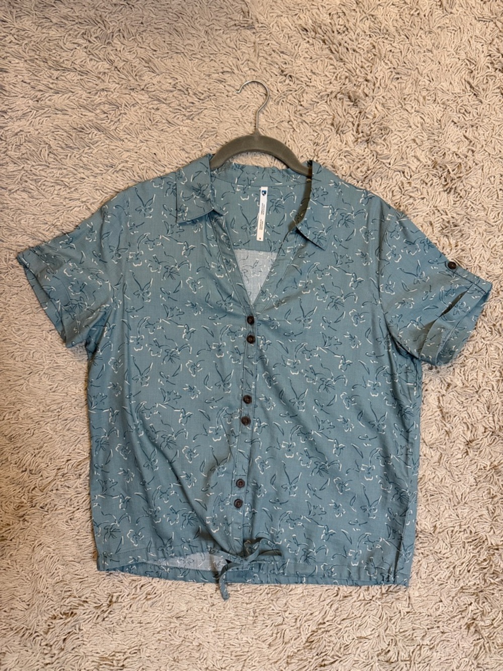 Kuhl- Button Front Tie Hem Short Sleeve Blouse in Teal Floral